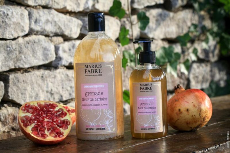 SAVON LIQUIDE DE MARSEILLE FLEUR DE CERISIER ET GRENADE - 1 L – Image 2